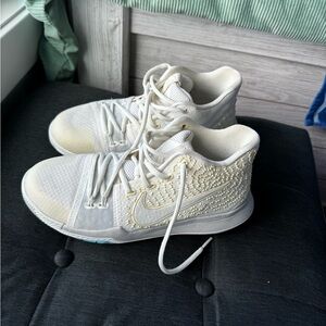 Kyrie basketball shoes 6.5Y